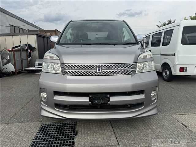 2007 Toyota Voxy