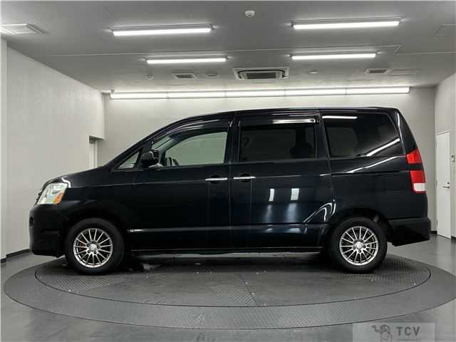2005 Toyota Noah