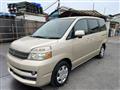 2005 Toyota Voxy