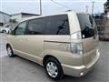 2005 Toyota Voxy