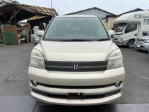2005 Toyota Voxy