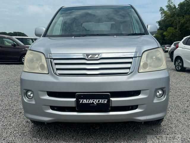 2003 Toyota Noah