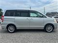 2003 Toyota Noah