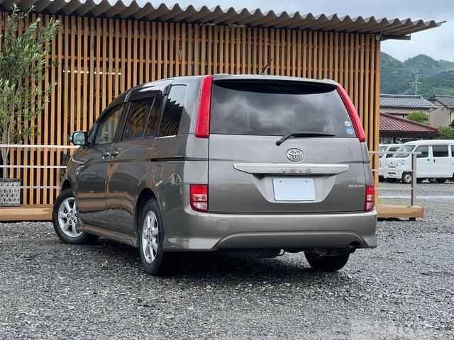 2009 Toyota Isis