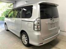 2013 Toyota Voxy