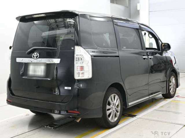 2012 Toyota Voxy