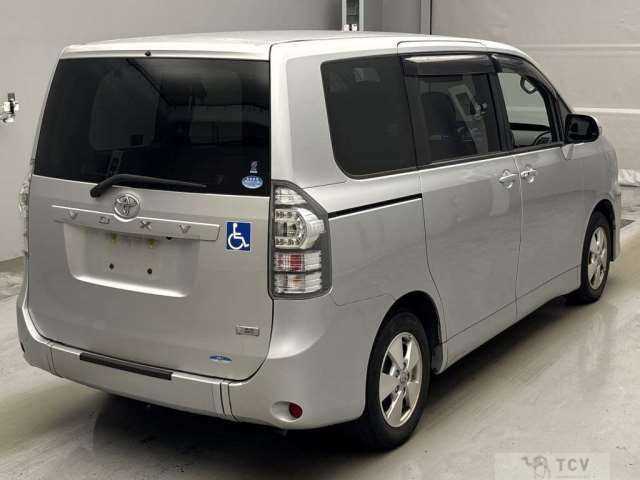 2013 Toyota Voxy