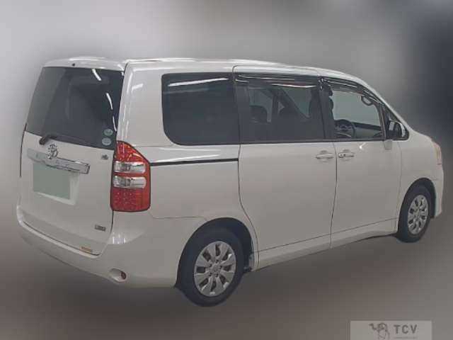 2012 Toyota Noah
