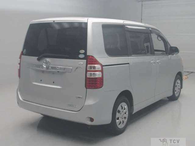 2010 Toyota Noah