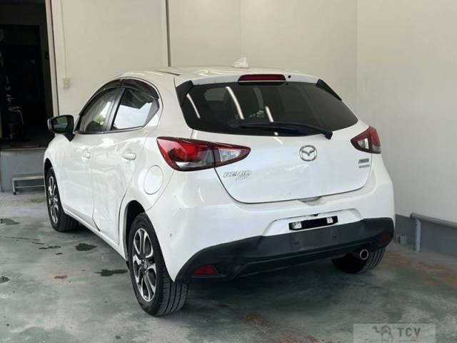 2016 Mazda Demio
