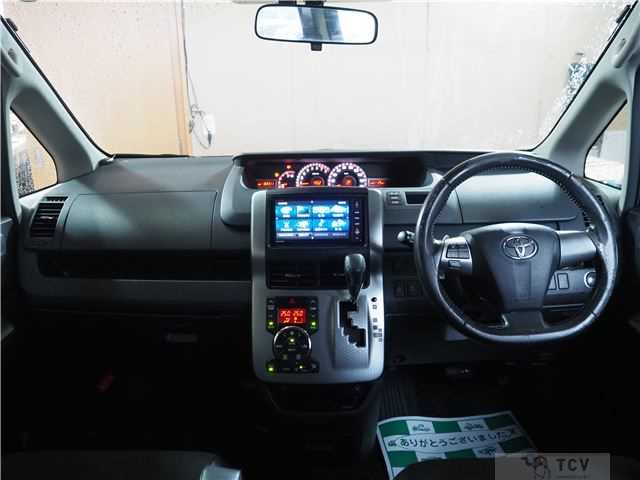 2013 Toyota Voxy