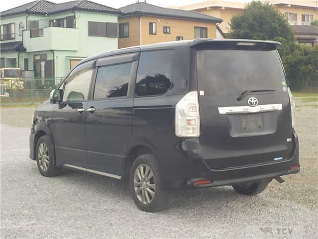2013 Toyota Voxy