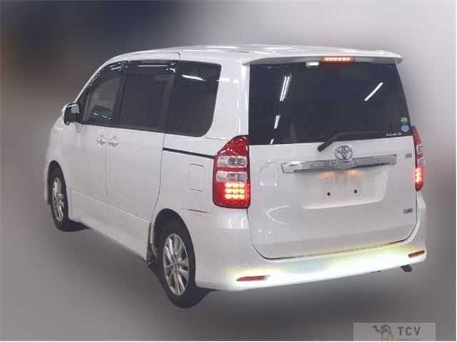 2013 Toyota Noah