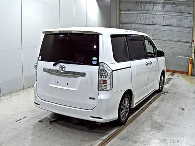 2013 Toyota Voxy