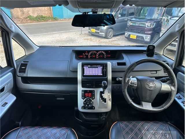 2013 Toyota Noah