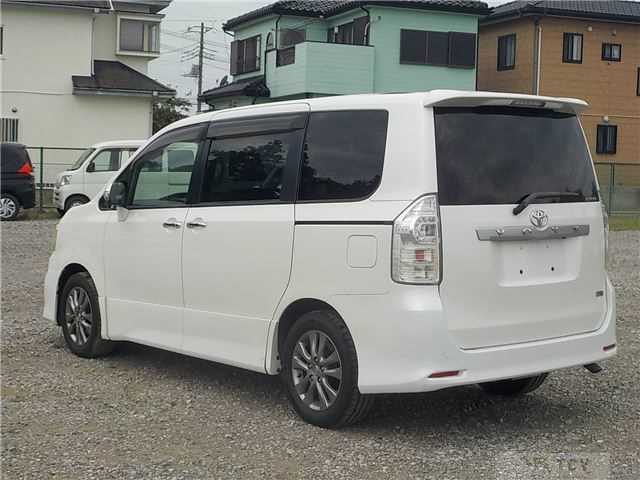 2011 Toyota Voxy