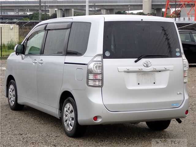 2011 Toyota Voxy