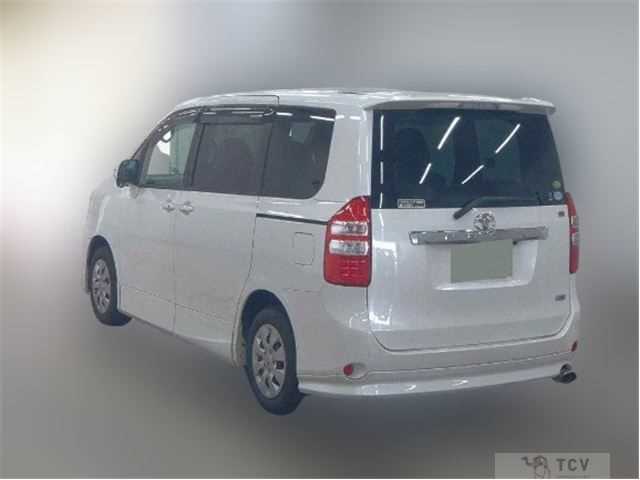 2013 Toyota Noah