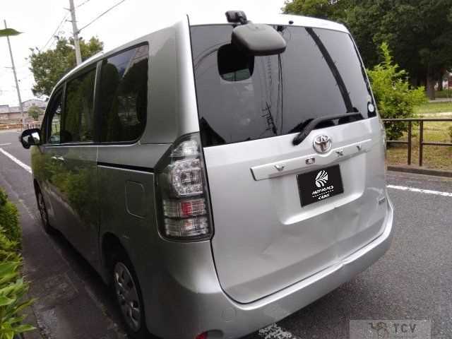 2011 Toyota Voxy