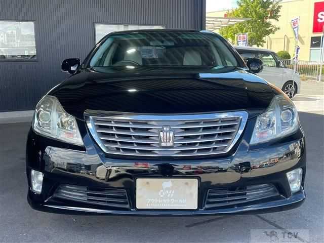 2012 Toyota Crown Royal Series
