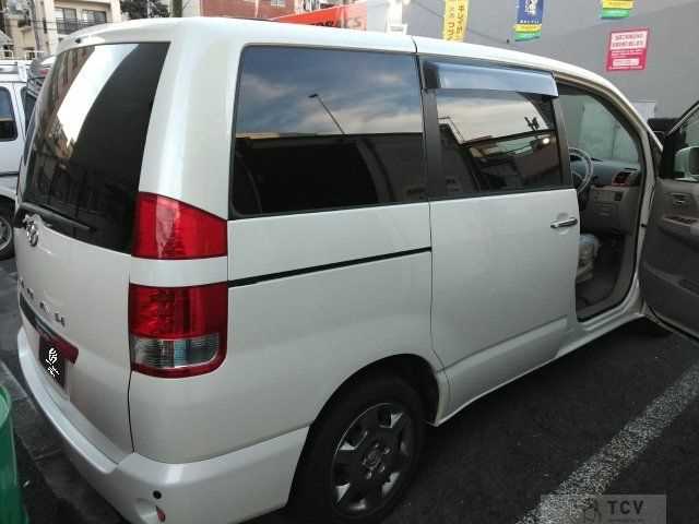 2006 Toyota Noah