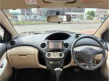 2004 Toyota Vitz