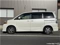 2004 Toyota Voxy