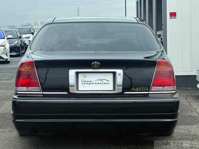 2000 Toyota Crown Majesta