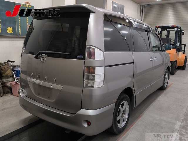 2003 Toyota Voxy