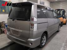 2003 Toyota Voxy