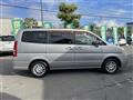 2002 Nissan Serena