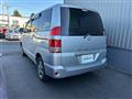 2005 Toyota Noah