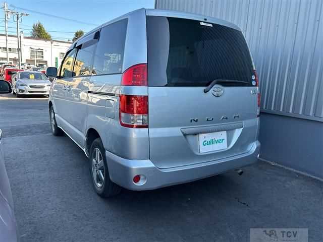 2005 Toyota Noah