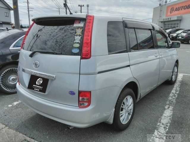 2005 Toyota Isis