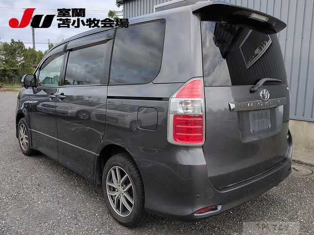 2009 Toyota Noah