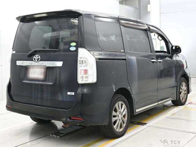 2013 Toyota Voxy