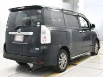 2013 Toyota Voxy