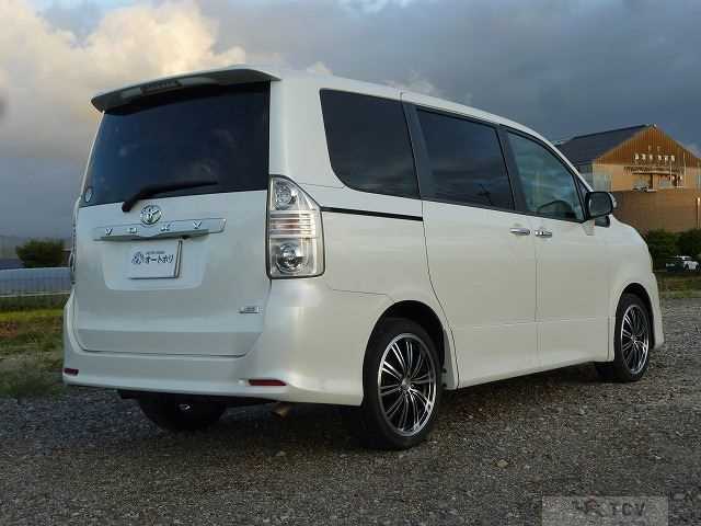 2008 Toyota Voxy