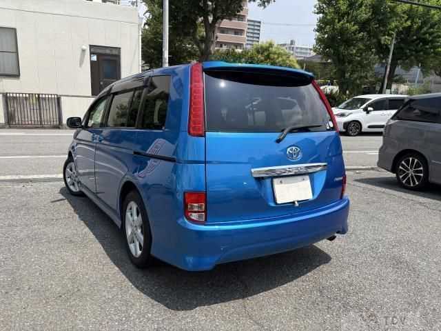 2005 Toyota Isis