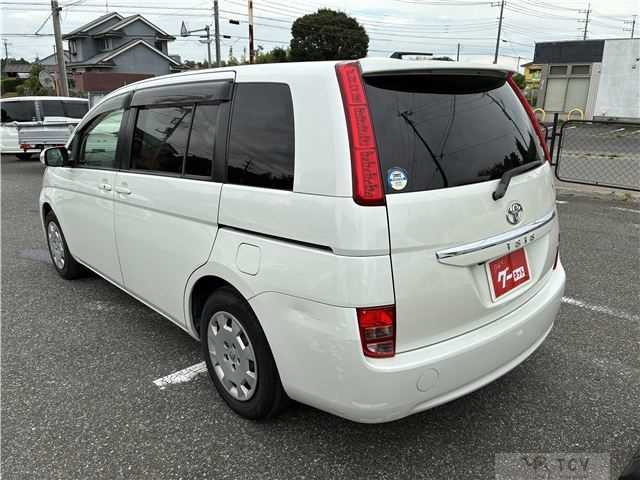 2010 Toyota Isis