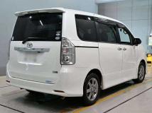 2010 Toyota Voxy