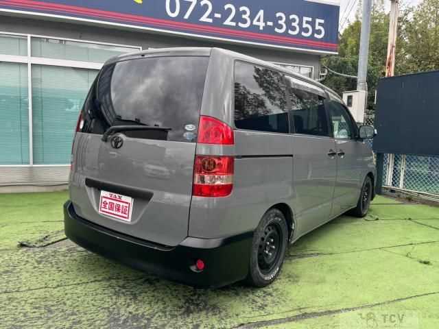 2005 Toyota Noah
