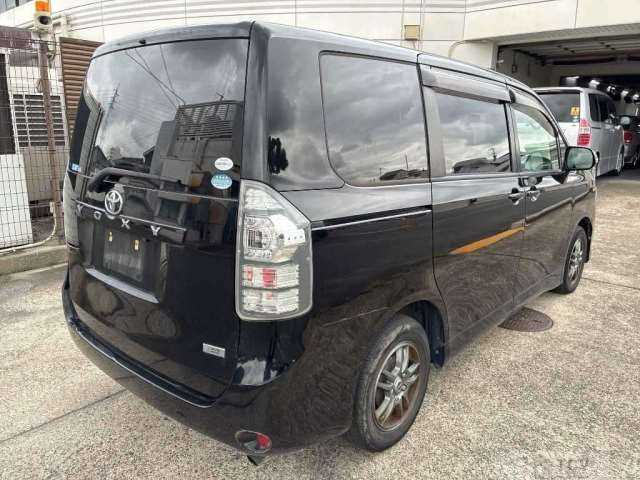 2011 Toyota Voxy