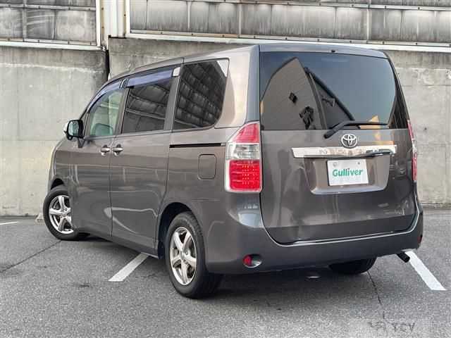 2007 Toyota Noah