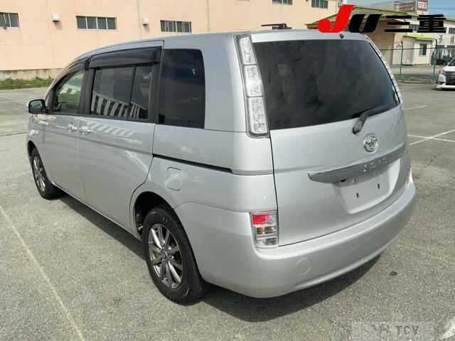 2013 Toyota Isis
