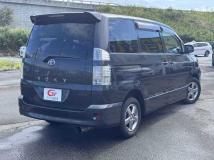 2004 Toyota Voxy