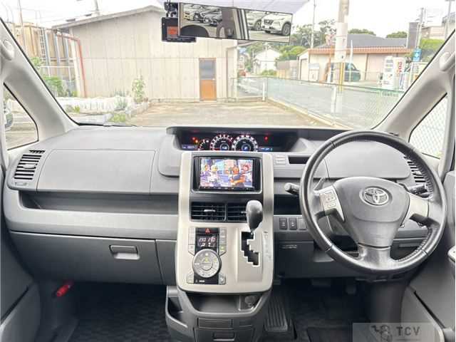 2010 Toyota Voxy