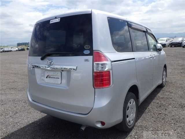 2010 Toyota Noah