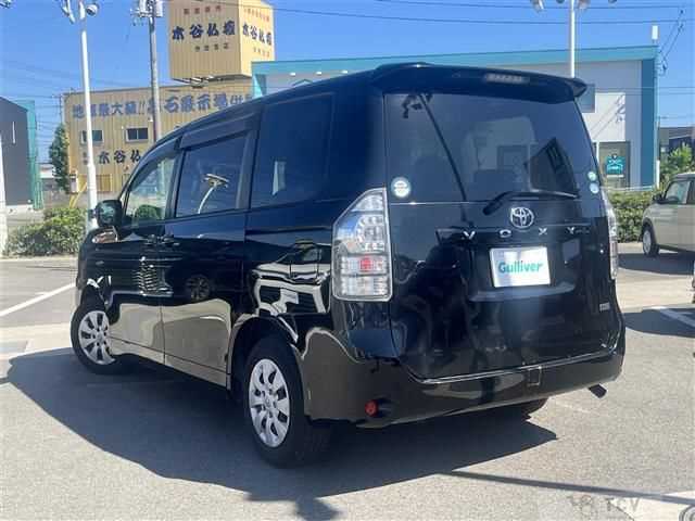 2013 Toyota Voxy