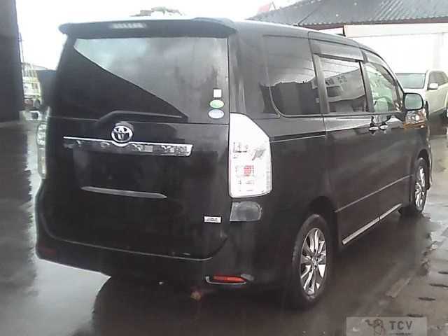 2013 Toyota Voxy